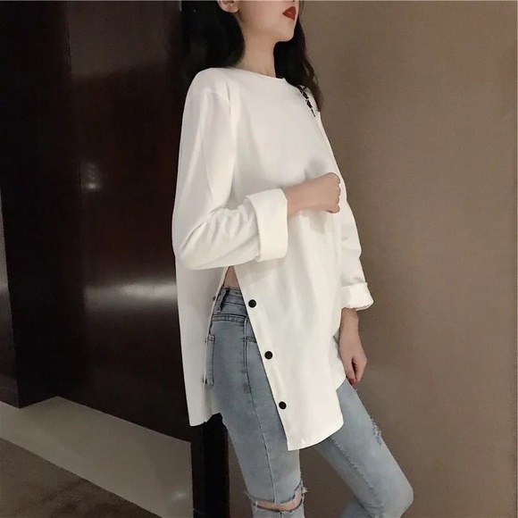 White shirt button side slit open basic shirt minimalist t-shirt long sleeve - Picture 2 of 3